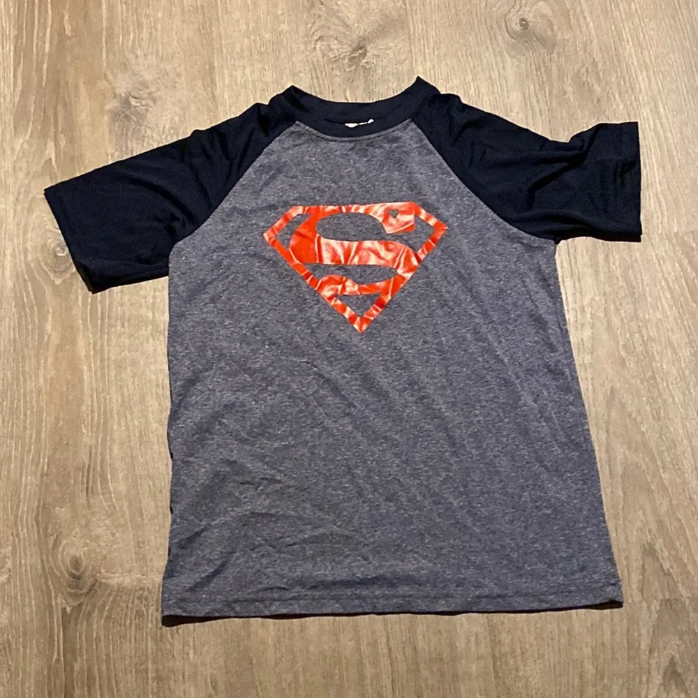 Boys Superman shirt drifit M